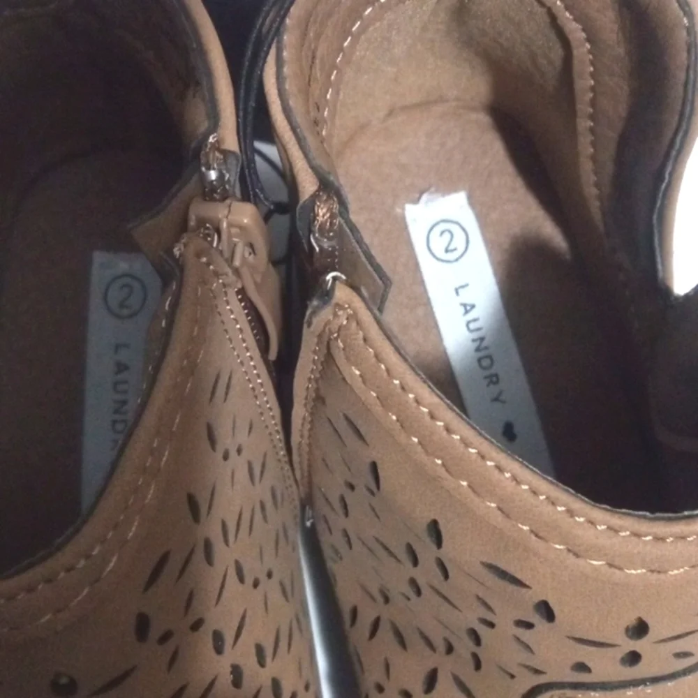 LAUNDRY GIRL TAN ANKLE BOOTS WITH GOLD SPARKLE CUT-OUT DESIGN SIZE 2 NWT